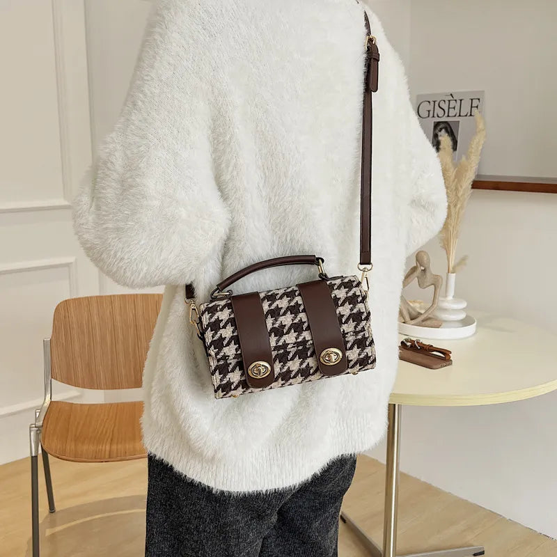 Women's houndstooth pattern handbag – Elegant & compact
