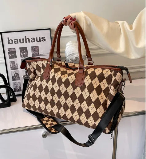 Women's travel bag - Checkerboard pattern & separate compartment for wet clothes